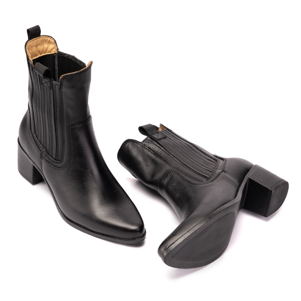 Black Reilly Leather Western Chelsea Boots