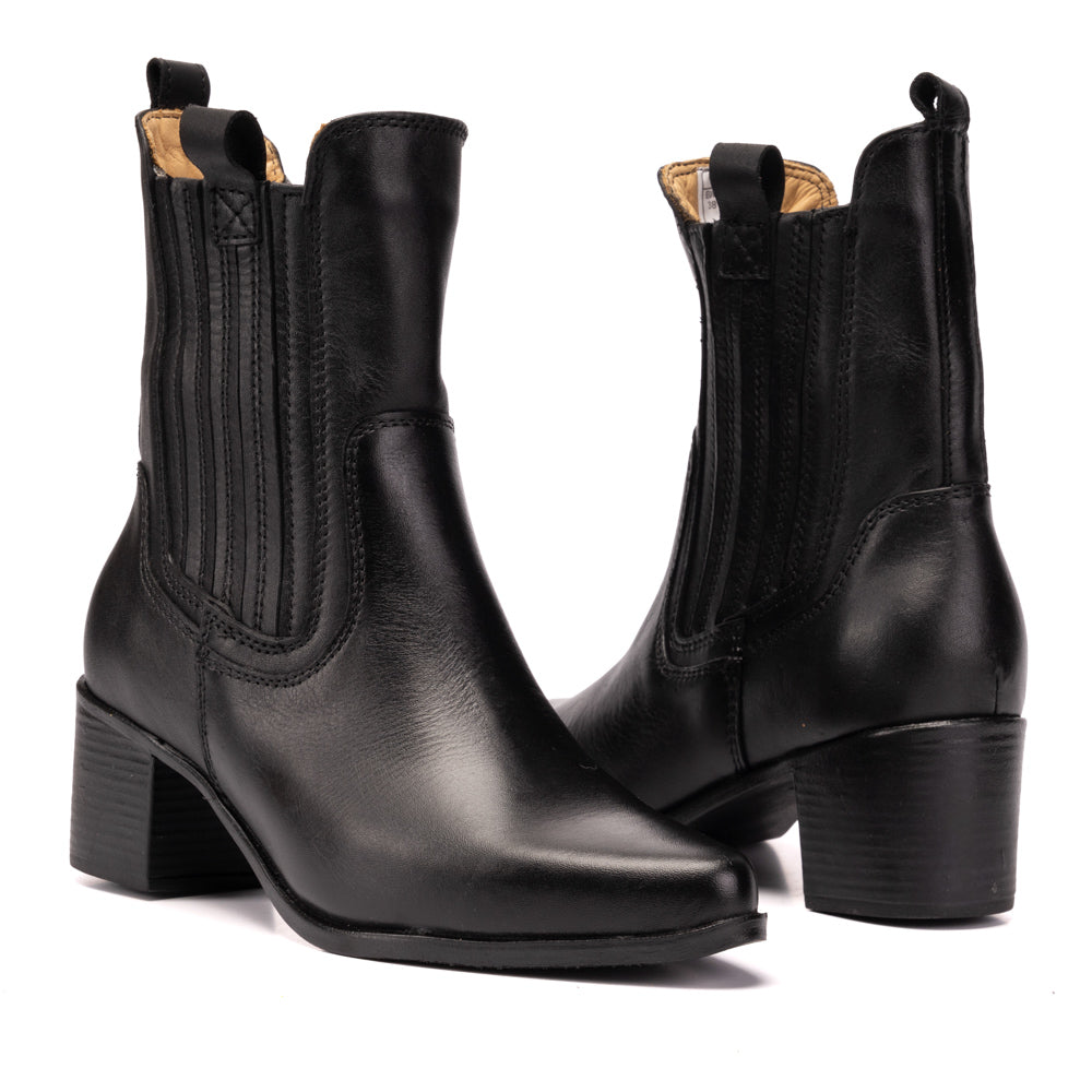 Black Reilly Leather Western Chelsea Boots